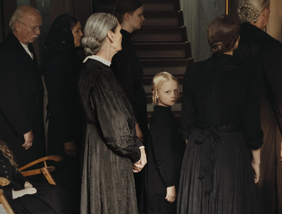 Las películas del Festival de Cannes 2025 y su distribución en España. 13 Sound Of Falling