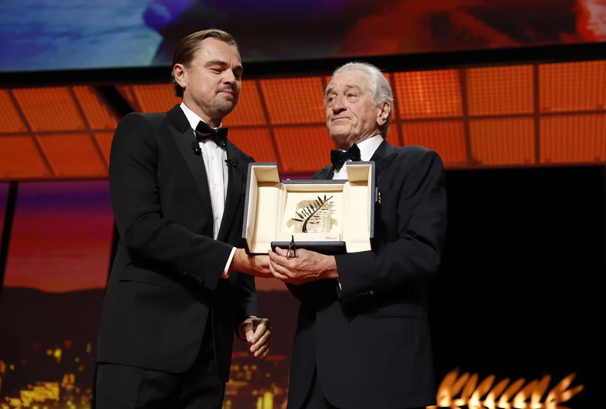 Robert De Niro recibe emocionado la Palma de Oro honorífica del Festival de Cannes 2025 de manos de Leonardo DiCaprio. 2 de niro palma de oro