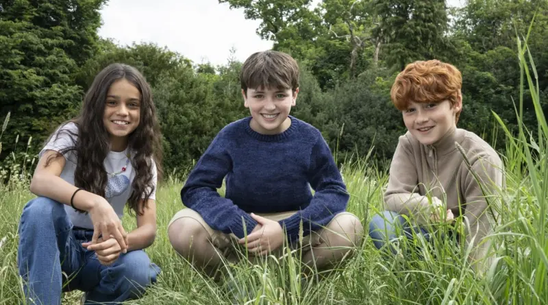 Imagen de Dominic McLaughlin, Arabella Stanton y Alastair Stout, los nuevos Harry, Hermione y Ron en la serie de Harry Potter de HBO Max