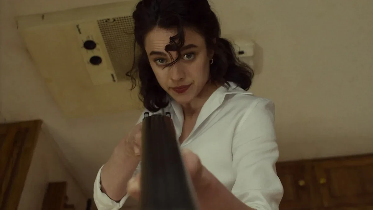 Margaret Qualley investiga a Chris Evans en el primer tráiler de la película ‘Honey Don't!’, la nueva comedia negra de Ethan Coen. 2 honey dont 2025