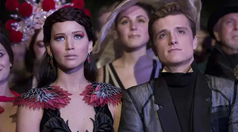 Jennifer Lawrence y Josh Hutcherson caracterizados como Katniss y Peeta en una escena de En Llamas.