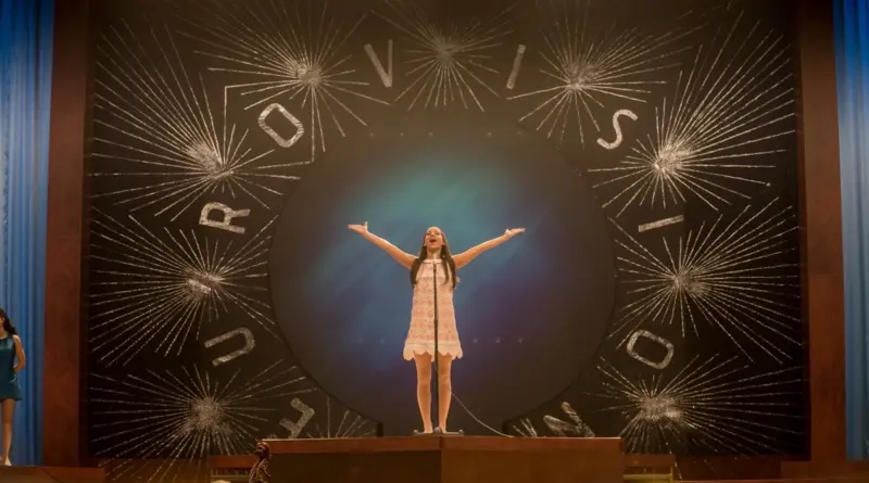 Imagen de la serie de Movistar Plus+ La Canción con Carolina Yuste como Massiel