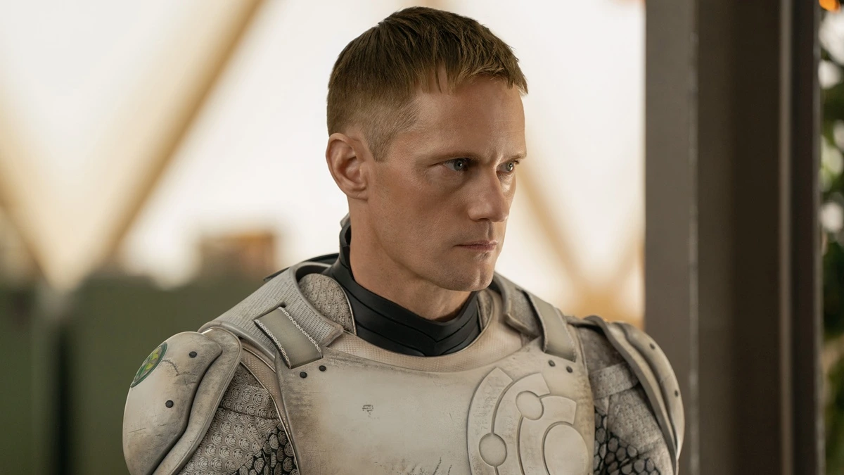 Crítica de 'Matabot' ('Murderbot'): Alexander Skarsgård es un robot autohackeado que no quiere matarte, solo ver su telenovela espacial. 2 matabot apple