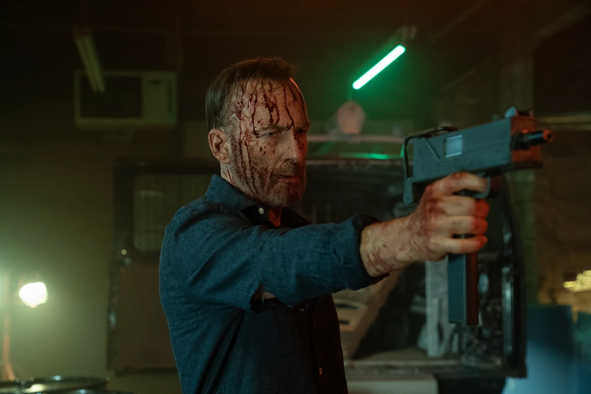 Bob Odenkirk vuelve a repartir golpes en el intenso primer tráiler de la película 'Nadie 2'. 2 nadie 2