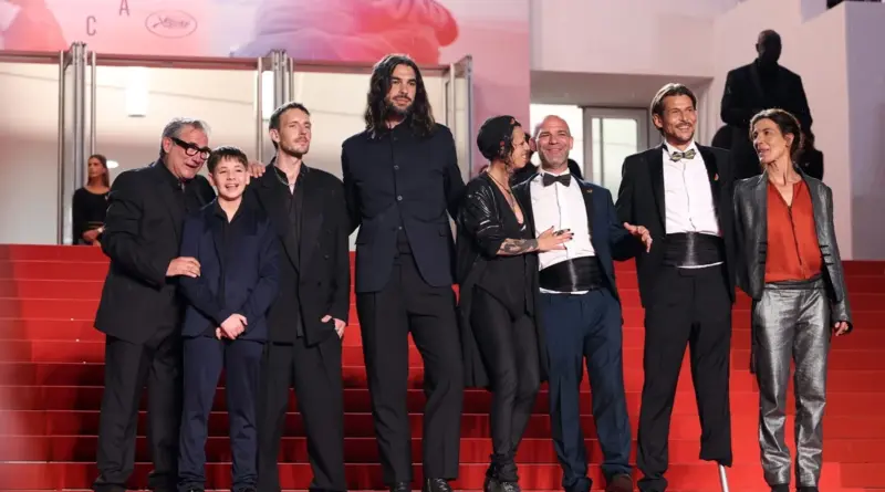 Imagen de la alfombra roja de Sirat en Cannes