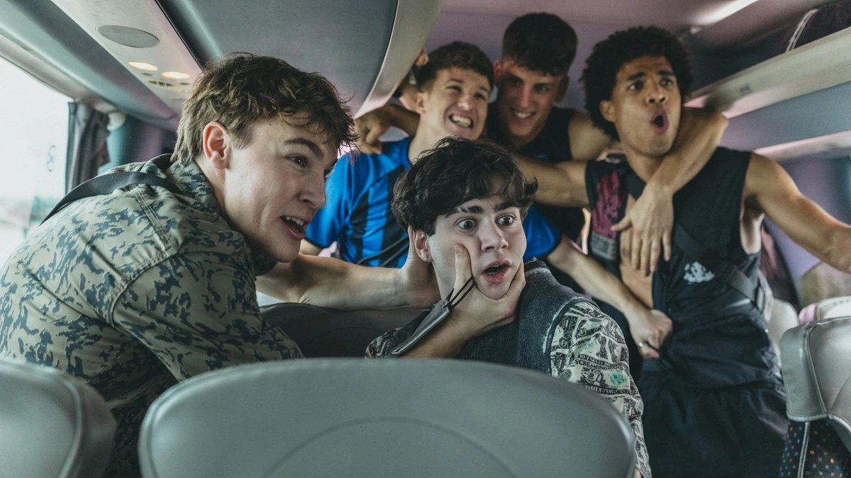 Un nuevo brote de coronavirus trunca los planes de alumnos y profesores en el primer tráiler de la película ‘Viaje de Fin de Curso: Mallorca’. 2 viaje de fin de curso mallorca
