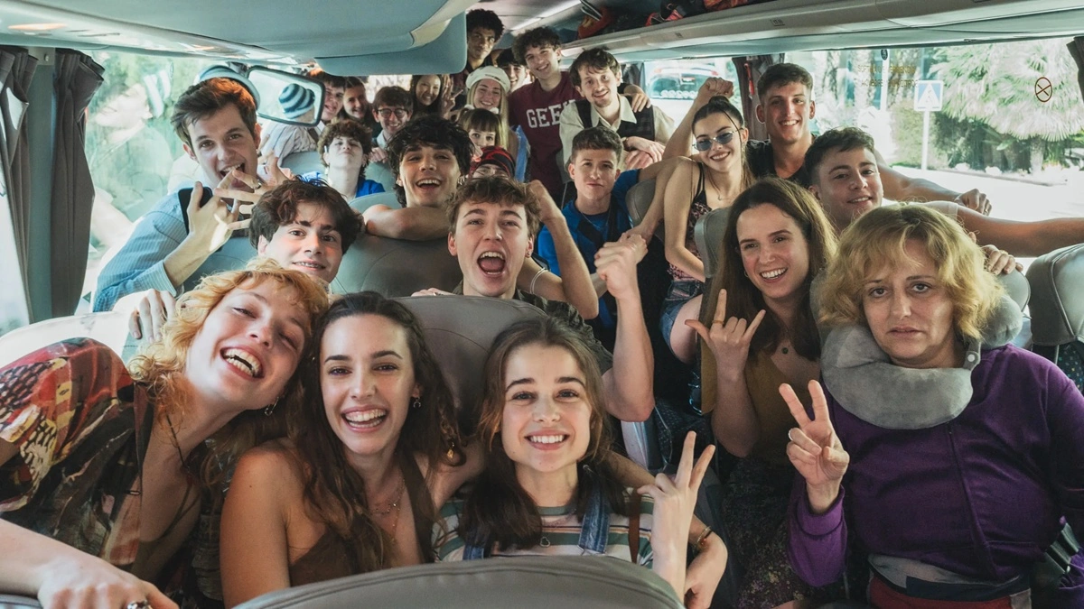 ¡Los estrenos destacados del mes de mayo 2025 en España! 40 viaje de fin de curso