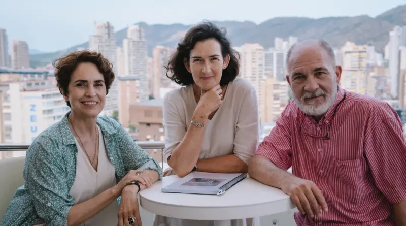 Imagen del rodaje de Después de Kim. De izquierda a derecha: Adriana Ozores, Ángeles González-Sinde y Darío Grandinetti.