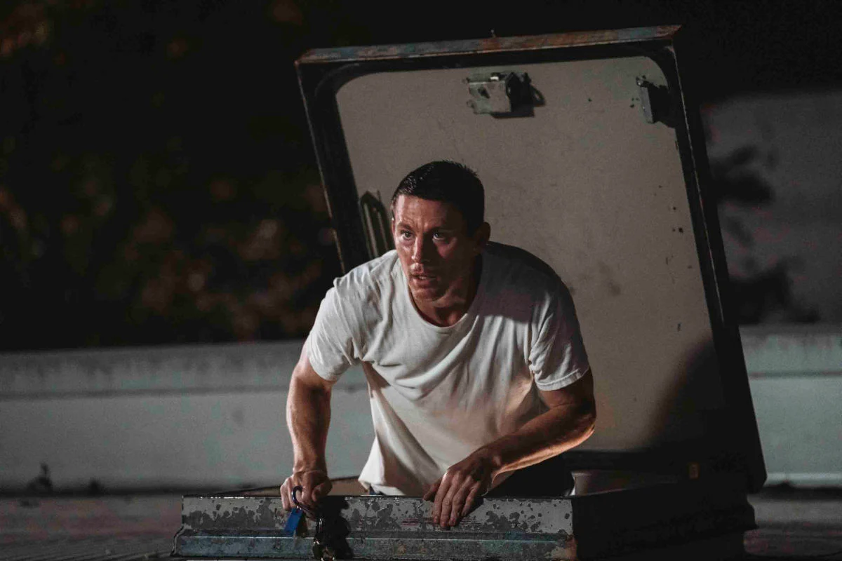 Channing Tatum es un ladrón real que atracaba McDonalds y vivía en secreto en un Toys R Us en el primer tráiler de la película ‘Roofman’. 2 roofman pelicula 2025