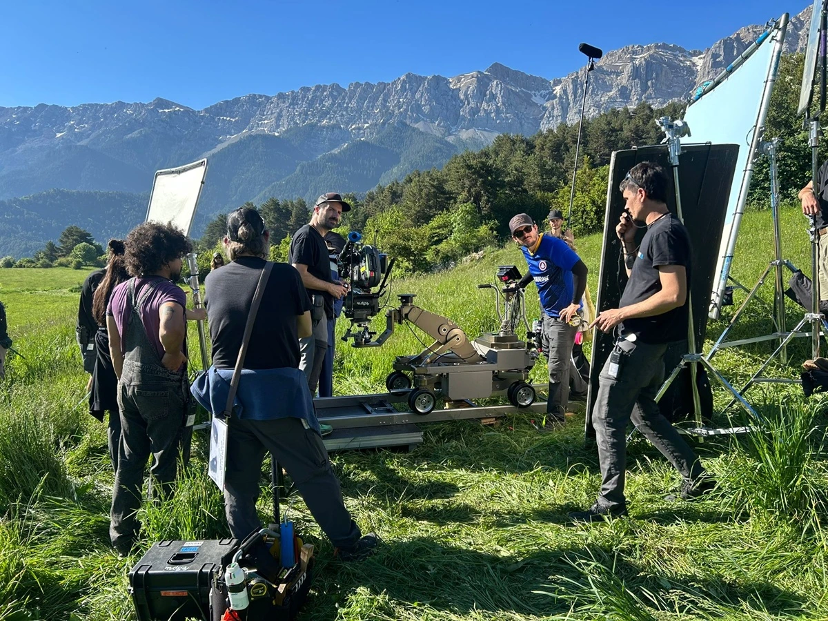 Arranca el rodaje de ‘Una Pistola, Una Bala y un Oso Panda’, la nueva película de Oriol Cardús. 2 una pistola una bala y un oso panda rodaje