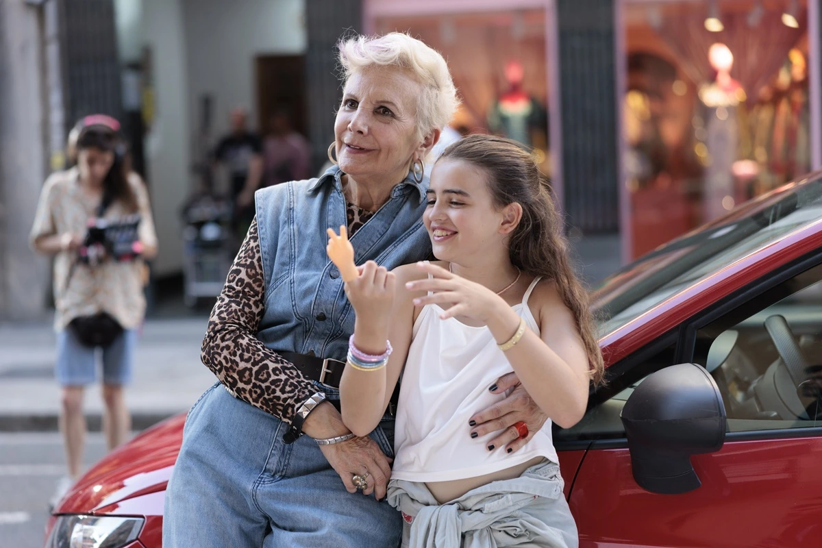 Concluye el rodaje de 'Abuela Tremenda', una comedia familiar protagonizada por Elena Irureta, Toni Acosta y Carla Pastor. 4 abuela tremenda pelicula