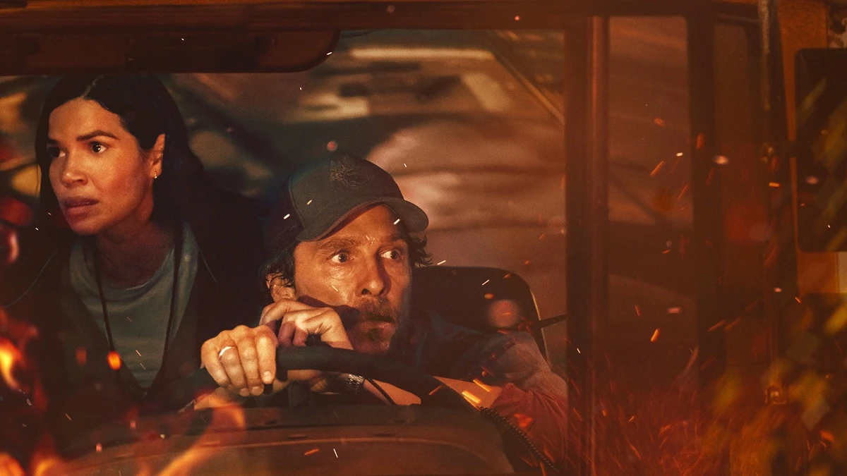 El nuevo tráiler de 'Laberinto en Llamas' muestra a Matthew McConaughey arriesgándolo todo para salvar a una maestra y sus alumnos de un incendio. 2 laberinto en llamas the lost bus