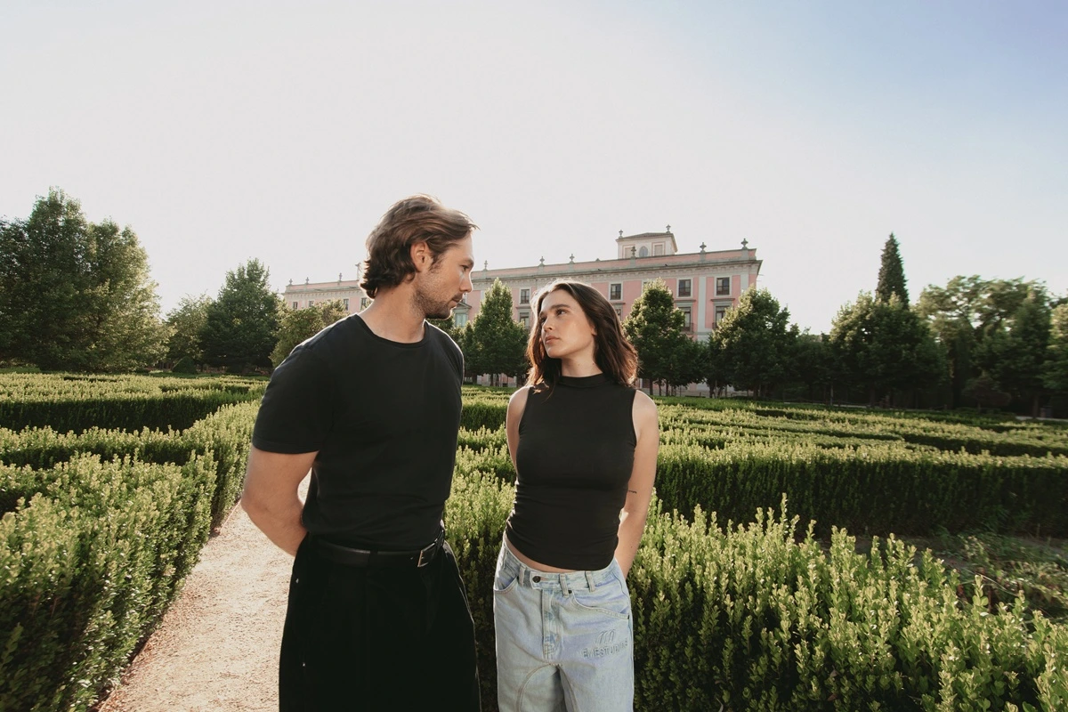 Carlos Cuevas y Carla Campra protagonizarán la serie de Netflix 'Los Secretos de la Cortesana', una 'Bridgerton' made in Spain. 4 los secretos de la cortesana serie