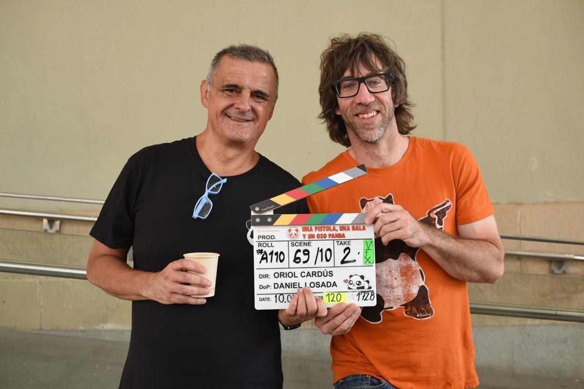 Termina el rodaje de 'Una Pistola, Una Bala y un Oso Panda', la nueva película de Oriol Cardús. 2 pistola bala oso panda rodaje