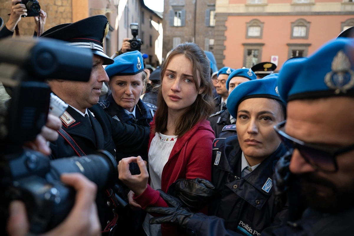 El tráiler de la serie 'Amanda Knox: Una Historia Retorcida' revive el mediático caso de una joven condenada injustamente por asesinato. 2 amanda knox una historia retorcida 2025