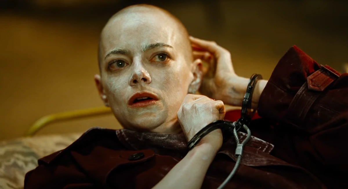 Jesse Plemons cree que Emma Stone es un alien en el nuevo tráiler de la película 'Bugonia', de Yorgos Lanthimos. 2 mundoCine - bugonia 2025