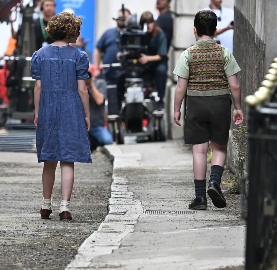 El rodaje de 'Las Crónicas de Narnia' comienza en Londres bajo la dirección de Greta Gerwig. 5 mundoCine - narnia rodaje netflix gerwig