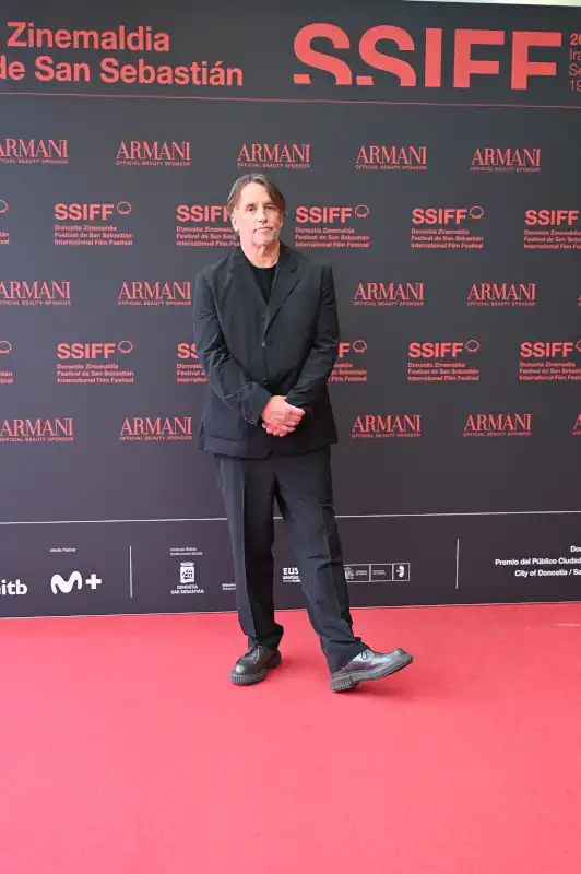 Richard Linklater y su 'Nouvelle Vague' conquistan la alfombra roja del Festival de San Sebastián. 7 Richard Linklater asiste a la alfombra roja de ‘Nouvelle Vague’ en el 73.º Festival Internacional de Cine de San Sebastián, el 19 de septiembre de 2025.