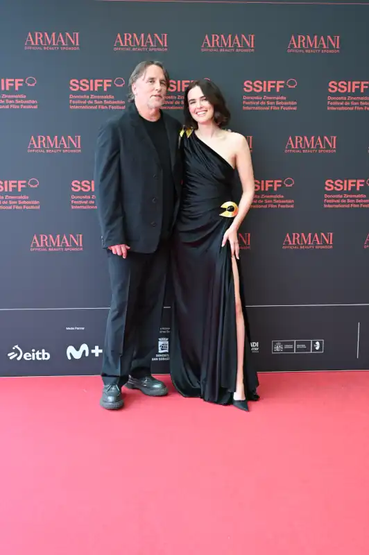 Richard Linklater y su 'Nouvelle Vague' conquistan la alfombra roja del Festival de San Sebastián. 5 Richard Linklater y Zoey Deutch asisten a la alfombra roja de ‘Nouvelle Vague’ en el 73.º Festival Internacional de Cine de San Sebastián, el 19 de septiembre de 2025.