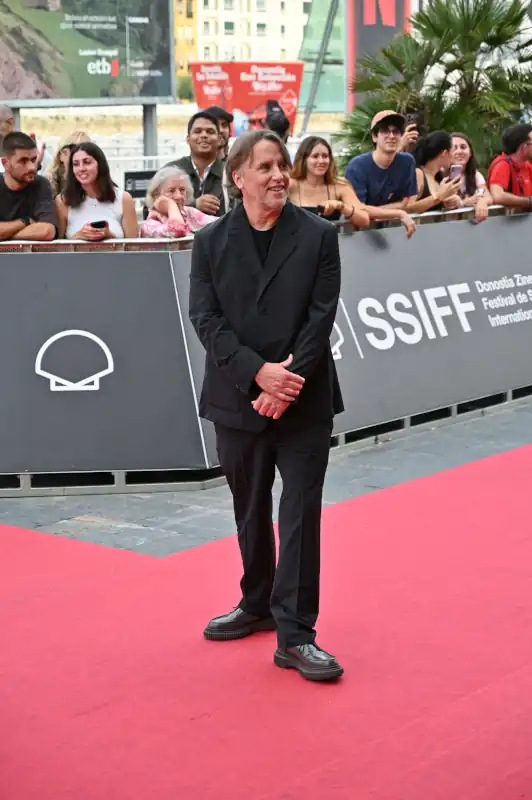 Richard Linklater y su 'Nouvelle Vague' conquistan la alfombra roja del Festival de San Sebastián. 14 Richard Linklater asiste a la alfombra roja de ‘Nouvelle Vague’ en el 73.º Festival Internacional de Cine de San Sebastián, el 19 de septiembre de 2025.