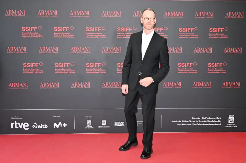 Joachim Trier, Renate Reinsve y Stellan Skarsgård, protagonistas absolutos de la alfombra roja del Festival de San Sebastián. 9 Joachim Trier asiste a la alfombra roja de ‘Valor Sentimental’ en el 73 Festival Internacional de Cine de San Sebastián, el 20 de septiembre de 2025 en San Sebastián, España.
