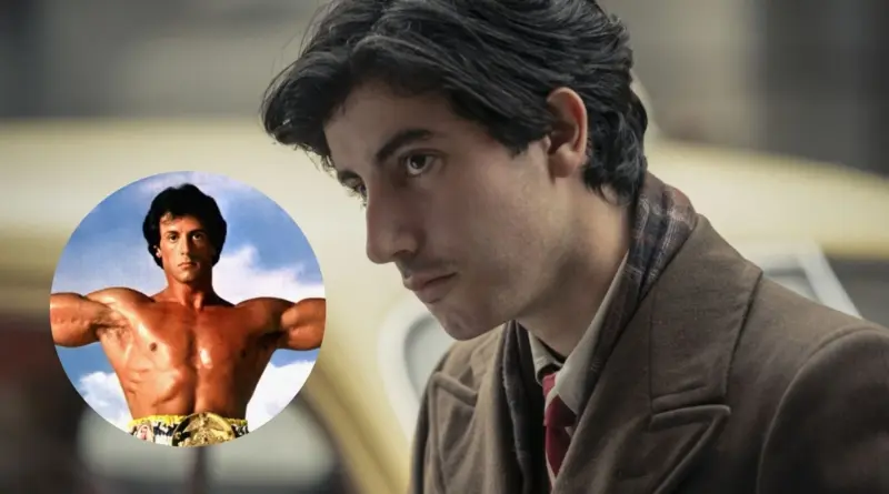 Anthony Ippolito caracterizado como Al Pacino junto a una imagen de Sylvester Stallone en Rocky.