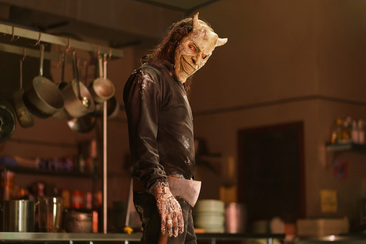 Ethan Hawke canaliza a Freddy Krueger en el escalofriante nuevo tráiler de 'Black Phone 2', la secuela de la terrorífica película de Blumhouse de 2021. 2 mundoCine - black phone 2 pelicula