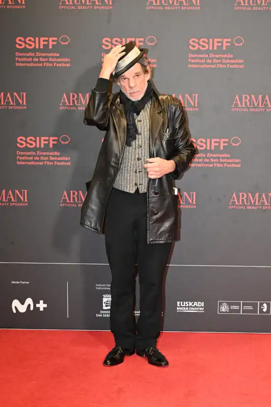Denis Lavant asiste a la alfombra roja de ‘The Stranger’ en el 73.º Festival Internacional de Cine de San Sebastián, el 22 de septiembre de 2025.