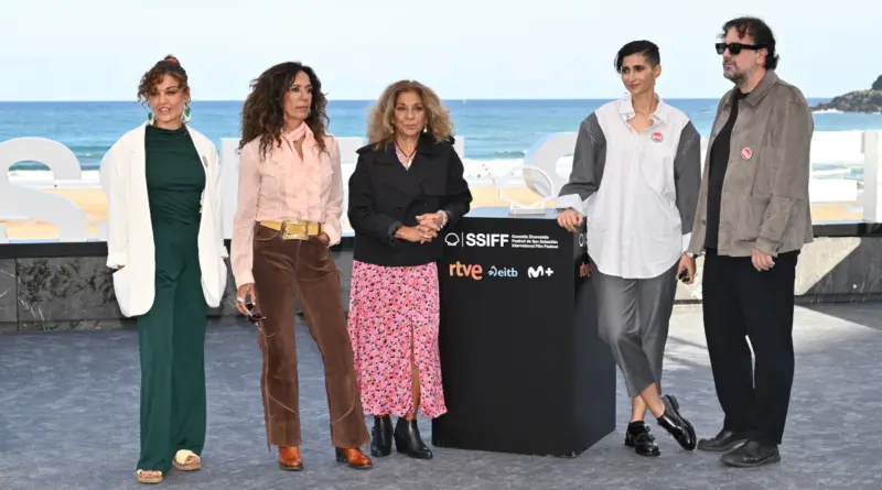 Imagen del photocall de Flores para Antonio en el Festival de San Sebastián