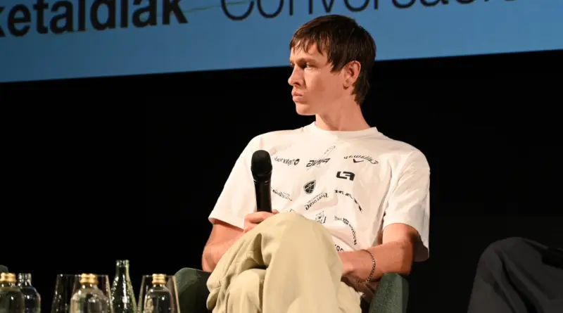 Imagen de Harris Dickinson en el Festival de San Sebastián