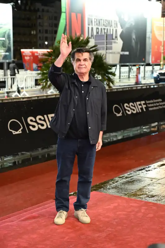 Jafar Panahi presenta 'Un Simple Accidente', su aplaudida Palma de Oro, en el Festival de San Sebastián. 4 Jafar Panahi asiste a la alfombra roja de ‘Un Simple Accidente’ en el 73 Festival Internacional de Cine de San Sebastián, el 21 de septiembre de 2025 en San Sebastián, España.