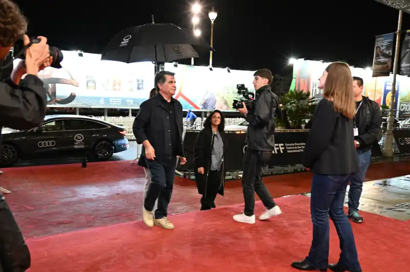 Jafar Panahi presenta 'Un Simple Accidente', su aplaudida Palma de Oro, en el Festival de San Sebastián. 8 Jafar Panahi asiste a la alfombra roja de ‘Un Simple Accidente’ en el 73 Festival Internacional de Cine de San Sebastián, el 21 de septiembre de 2025 en San Sebastián, España.
