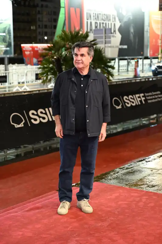 Jafar Panahi presenta 'Un Simple Accidente', su aplaudida Palma de Oro, en el Festival de San Sebastián. 5 Jafar Panahi asiste a la alfombra roja de ‘Un Simple Accidente’ en el 73 Festival Internacional de Cine de San Sebastián, el 21 de septiembre de 2025 en San Sebastián, España.