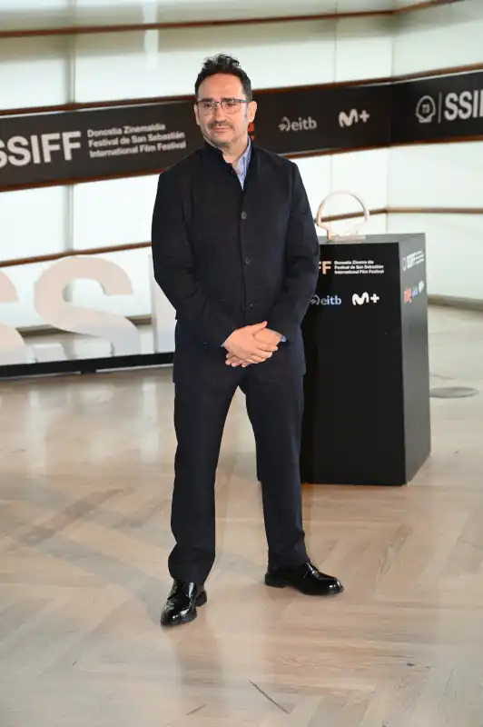 J.A. Bayona asiste al photocall del 73 Festival Internacional de Cine de San Sebastián, el 22 de septiembre de 2025 en San Sebastián, España. 