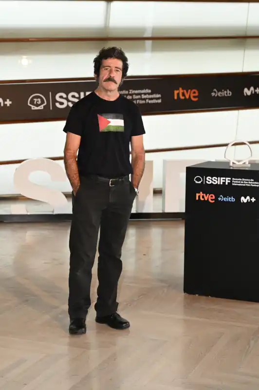 Javier Barandiaran asiste al photocall de ‘Karmele’ en el 73.º Festival Internacional de Cine de San Sebastián, el 22 de septiembre de 2025.