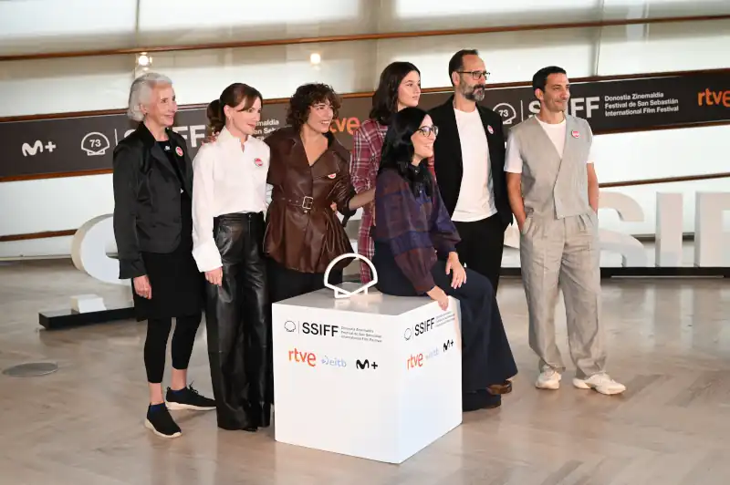 'Los Domingos', de Alauda Ruiz de Azúa, se estrena en el Festival de San Sebastián y su photocall queda inmortalizado en nuestras fotografías. 13 El equipo de ‘Los Domingos’ en el photocall del 73 Festival Internacional de Cine de San Sebastián, el 22 de septiembre de 2025 en San Sebastián, España.