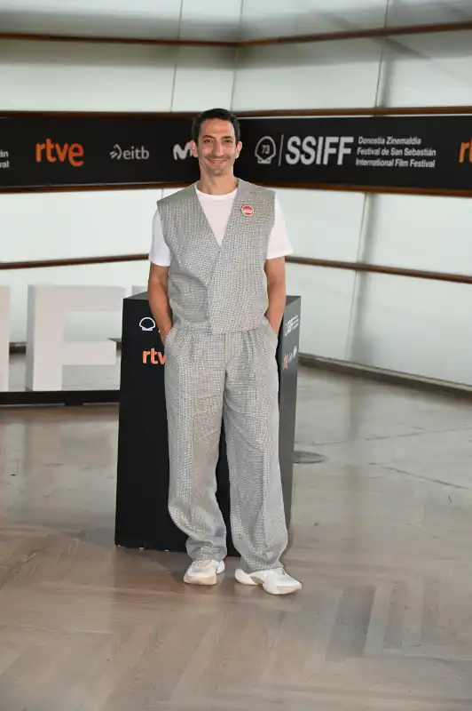 'Los Domingos', de Alauda Ruiz de Azúa, se estrena en el Festival de San Sebastián y su photocall queda inmortalizado en nuestras fotografías. 9 Juan Minujín en el photocall de ‘Los Domingos’ en el 73 Festival Internacional de Cine de San Sebastián, el 22 de septiembre de 2025 en San Sebastián, España.