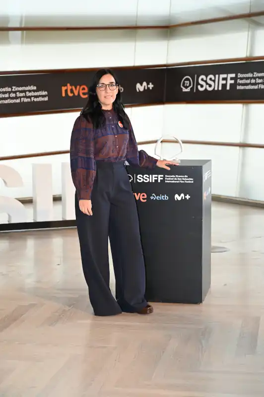 'Los Domingos', de Alauda Ruiz de Azúa, se estrena en el Festival de San Sebastián y su photocall queda inmortalizado en nuestras fotografías. 4 Alauda Ruiz De Azúa en el photocall de ‘Los Domingos’ en el 73 Festival Internacional de Cine de San Sebastián, el 22 de septiembre de 2025 en San Sebastián, España.