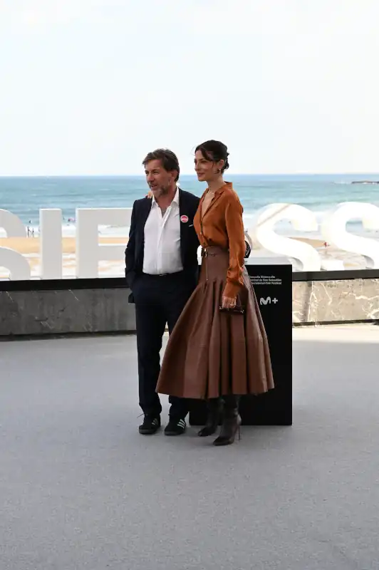'Los Tigres', de Alberto Rodríguez, inaugura la participación española en la competición por la Concha de Oro en el Festival de San Sebastián. 5 Bárbara Lennie y Antonio de la Torre asisten al photocall de ‘Los Tigres’ en el 73 Festival Internacional de Cine de San Sebastián, el 20 de septiembre de 2025 en San Sebastián, España.