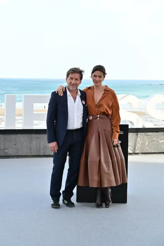 'Los Tigres', de Alberto Rodríguez, inaugura la participación española en la competición por la Concha de Oro en el Festival de San Sebastián. 6 Bárbara Lennie y Antonio de la Torre asisten al photocall de ‘Los Tigres’ en el 73 Festival Internacional de Cine de San Sebastián, el 20 de septiembre de 2025 en San Sebastián, España.