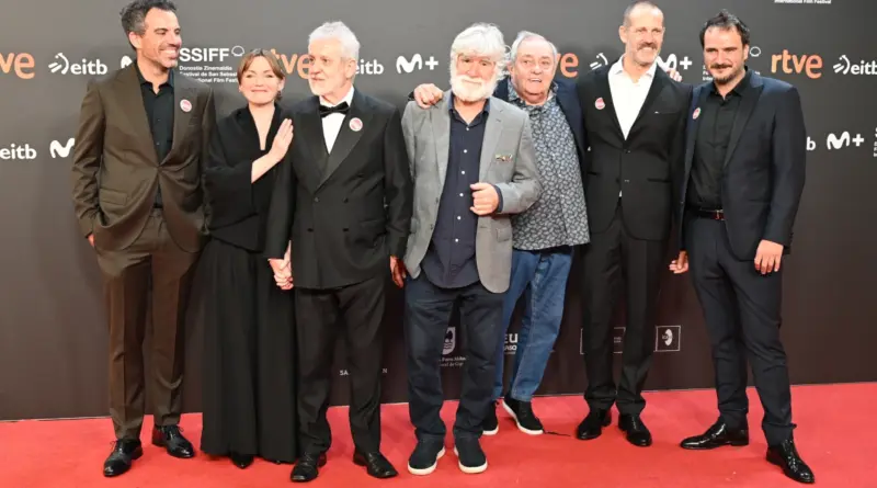 Imagen del equipo de Maspalomas en la alfombra roja del Festival de San Sebastián