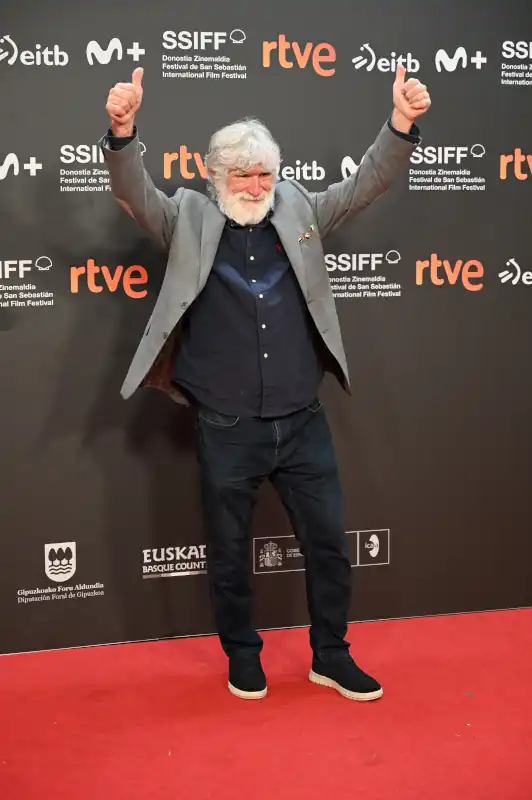 La alfombra roja del Festival de San Sebastián recibe a Jose Mari Goenaga y Aitor Arregi con su nueva película 'Maspalomas'. 7 Kandido Uranga asiste a la alfombra roja de ‘Maspalomas’ en el 73 Festival Internacional de Cine de San Sebastián, el 21 de septiembre de 2025 en San Sebastián, España.