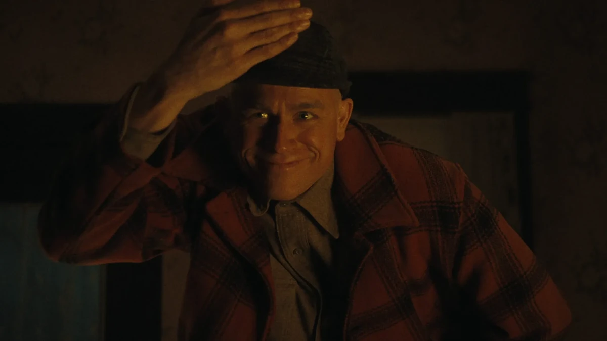 No podrás apartar la mirada del escalofriante nuevo tráiler de 'Monstruo: La Historia de Ed Gein'. 2 mundoCine - monstruo serie ed gein