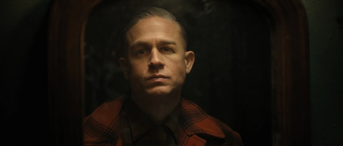 El primer tráiler de 'Monstruo: La Historia de Ed Gein' muestra a Charlie Hunnam como la macabra figura que inspiró 'El Silencio de los Corderos'. 2 mundoCine - monstruos temporada 3 ed gein