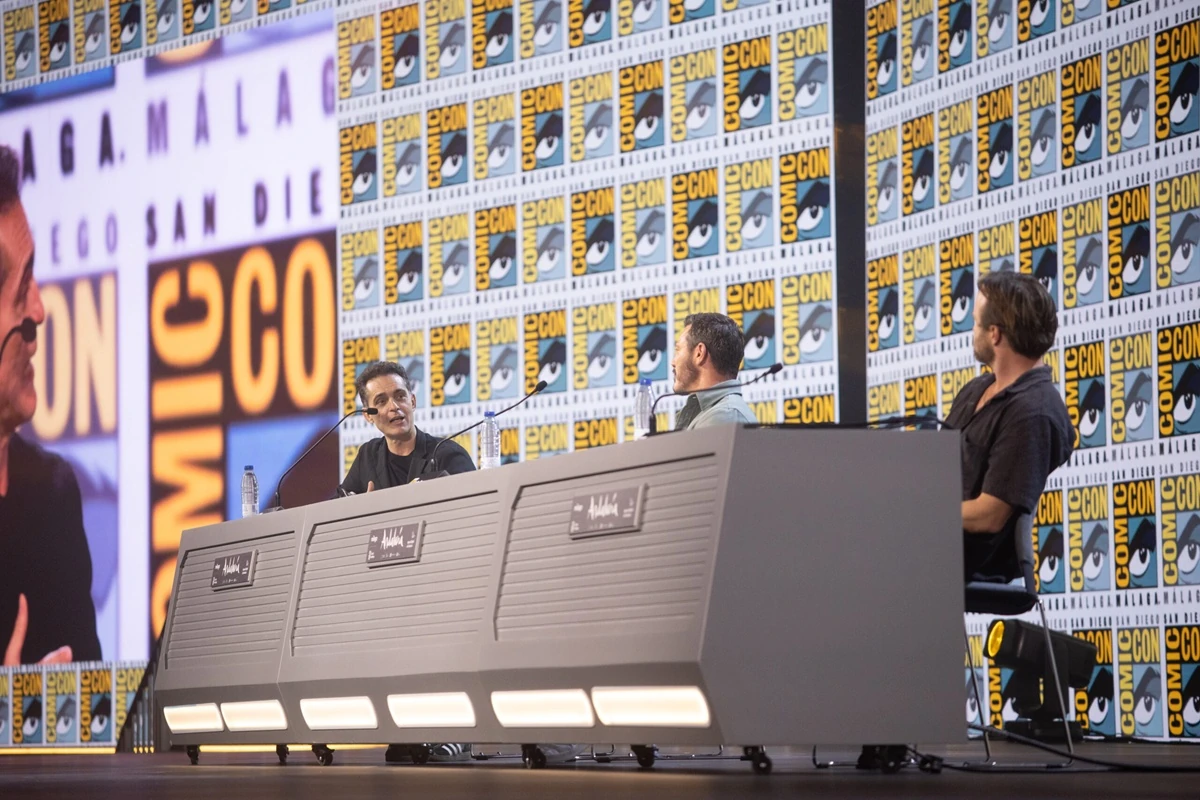 mundoCine - pedro alonso luke evans aaron paul san diego comic con malaga panel