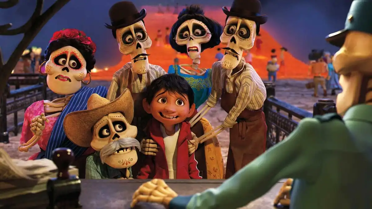 15 películas de terror para este Halloween pensadas para niños (y padres) que quieren pasar miedo, pero solo un poquito. 19 mundoCine - Coco