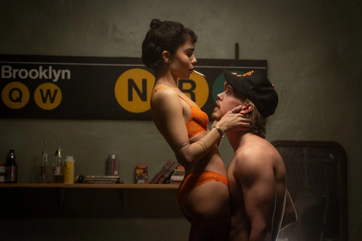 Crítica de 'Bala Perdida' ('Caught Stealing'): Una pesadilla urbana que conecta con el caos interior. 7 mundoCine - bala perdida 2025 estreno