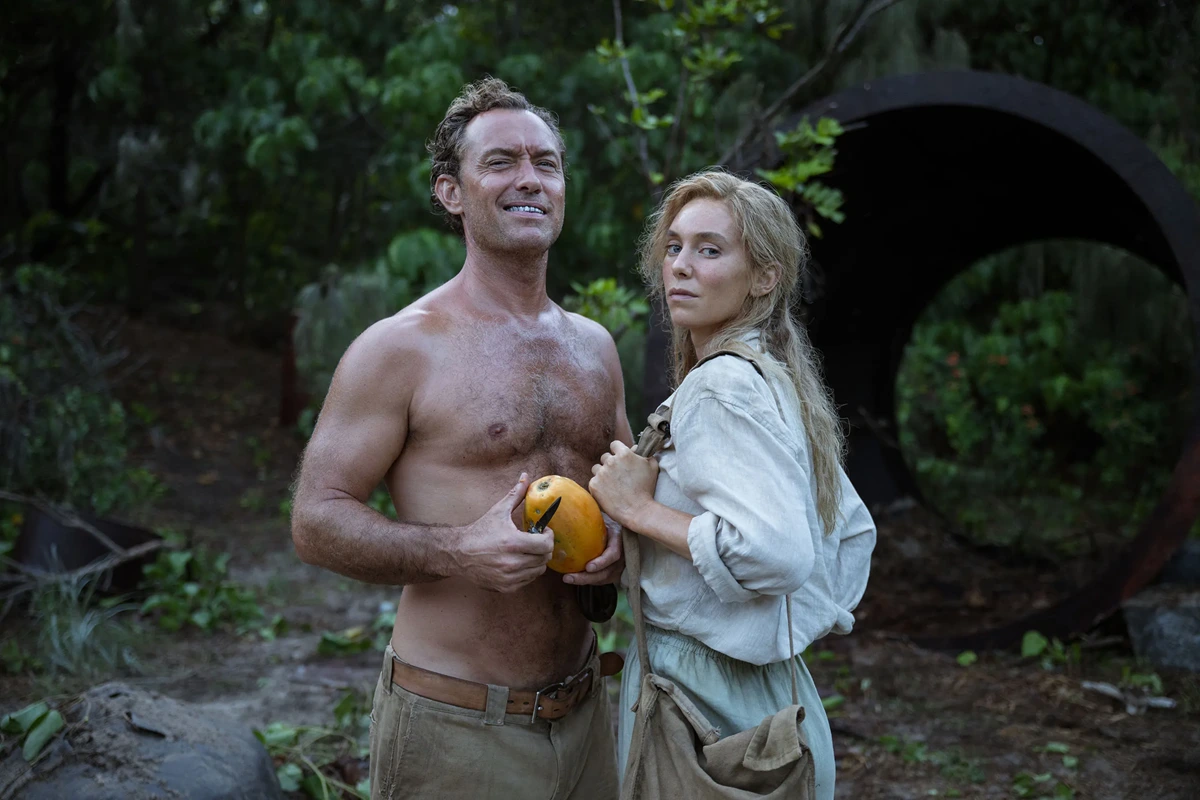 'Edén', la película con Ana de Armas, Jude Law y Vanessa Kirby que revive la tragedia de la utopía de los Galápagos, se ha estrenado hoy en Prime Video. 2 mundoCine - eden pelicula