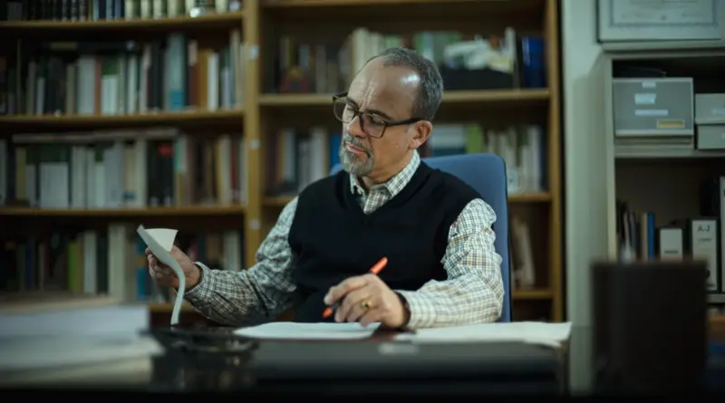 Comienza el rodaje de 'El Profesor', de Daniel Castro, con Javier Gutiérrez como un solitario profesor que se enamora por internet. 1 Imagen de la película El Profesor