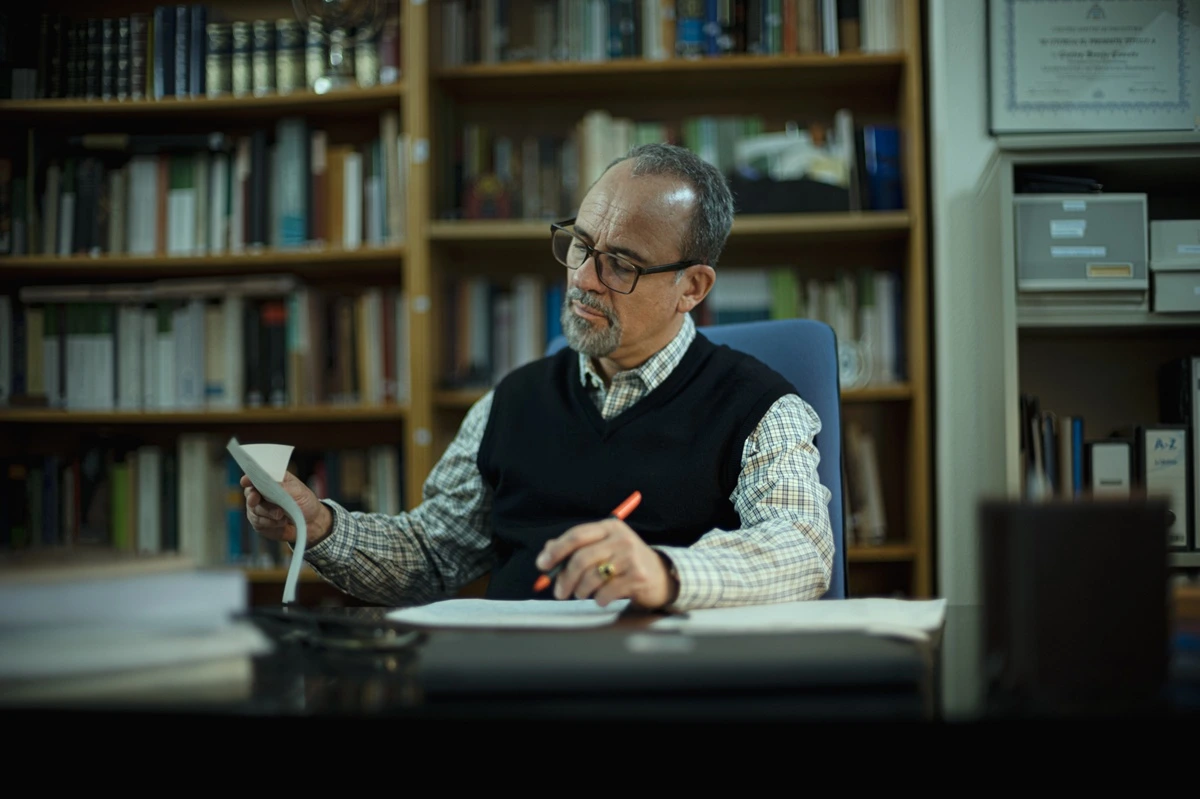 Comienza el rodaje de 'El Profesor', de Daniel Castro, con Javier Gutiérrez como un solitario profesor que se enamora por internet. 2 mundoCine - el profesor pelicula javier gutierrez